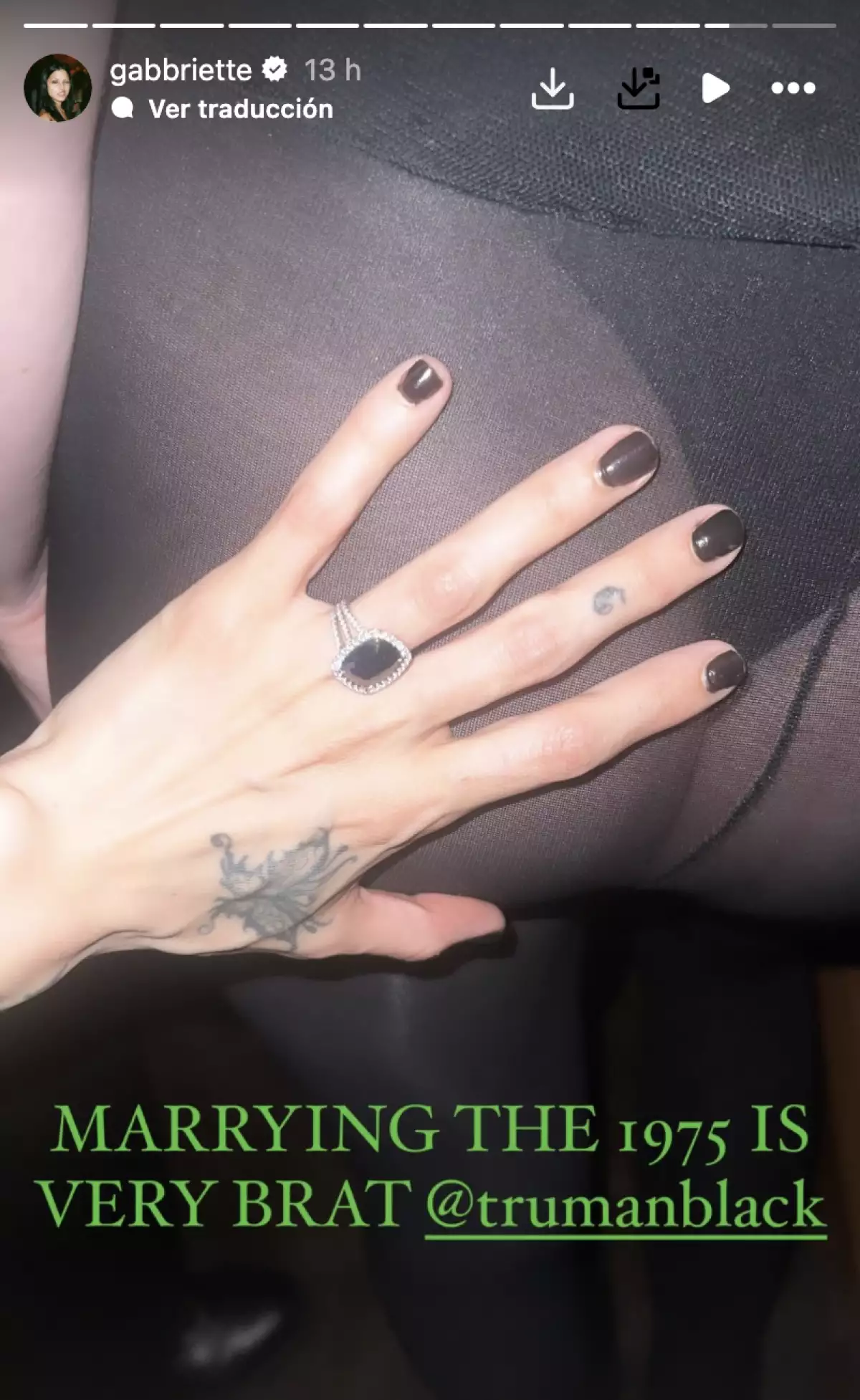 Matty Healy se compromete con la modelo, Gabbriette Bechtel.png