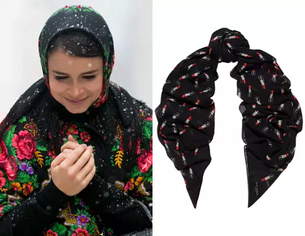 Envuélvete una mascada en la cabeza à la Miroslava Duma.