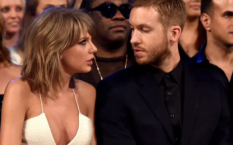 Después de que Radar Online asegurara que la pareja había terminado, el dj usa las redes sociales para desmentir el rumor y dar un ultimátum.