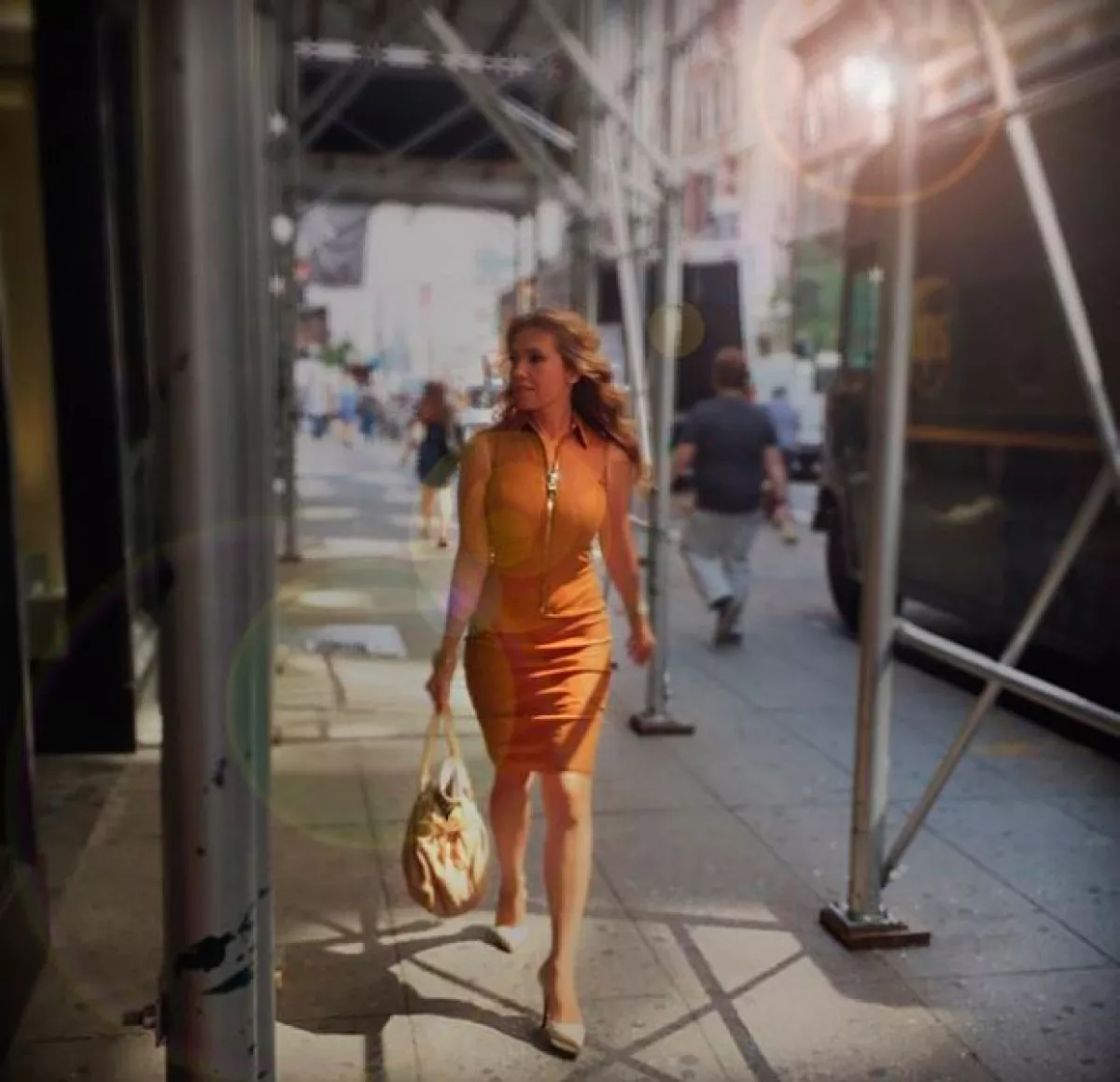 La mexicana derrochó estilo por calles de NY cuando se dirigía al trabajo.