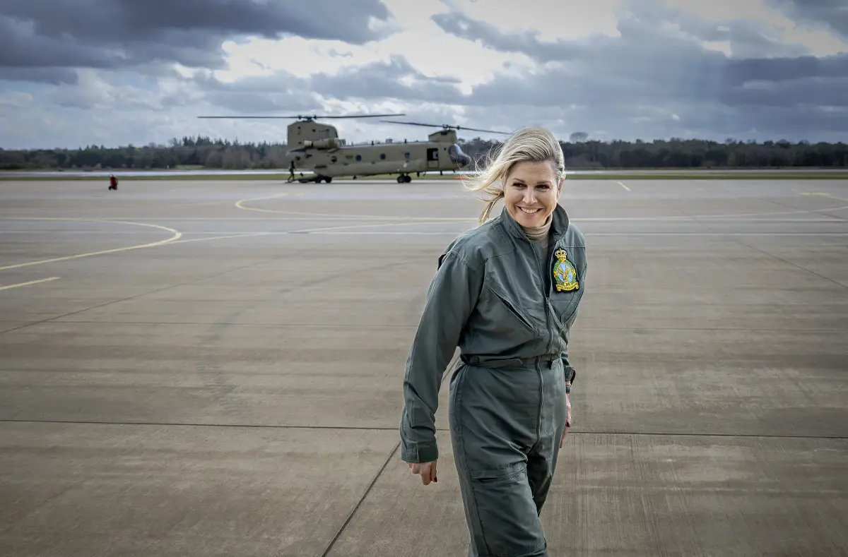 La reina máxima de Holanda se reunió con el ejercito
