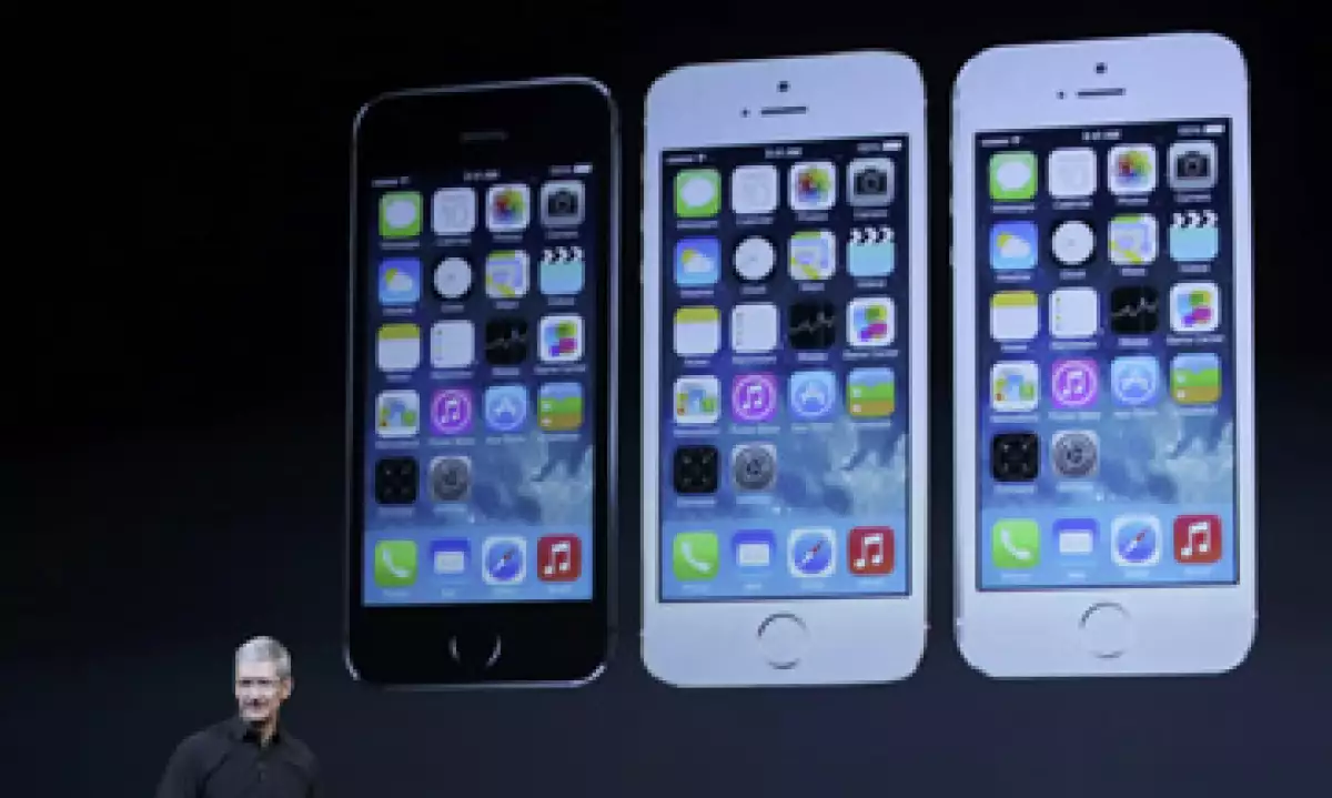 La firma dirigida por Tim Cook acusa a la asiática de copiar sus diseños. (Foto: Reuters)