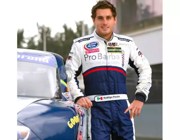 Uno de los rituales del piloto es ponerse la bota derecha primero para tener buena suerte.