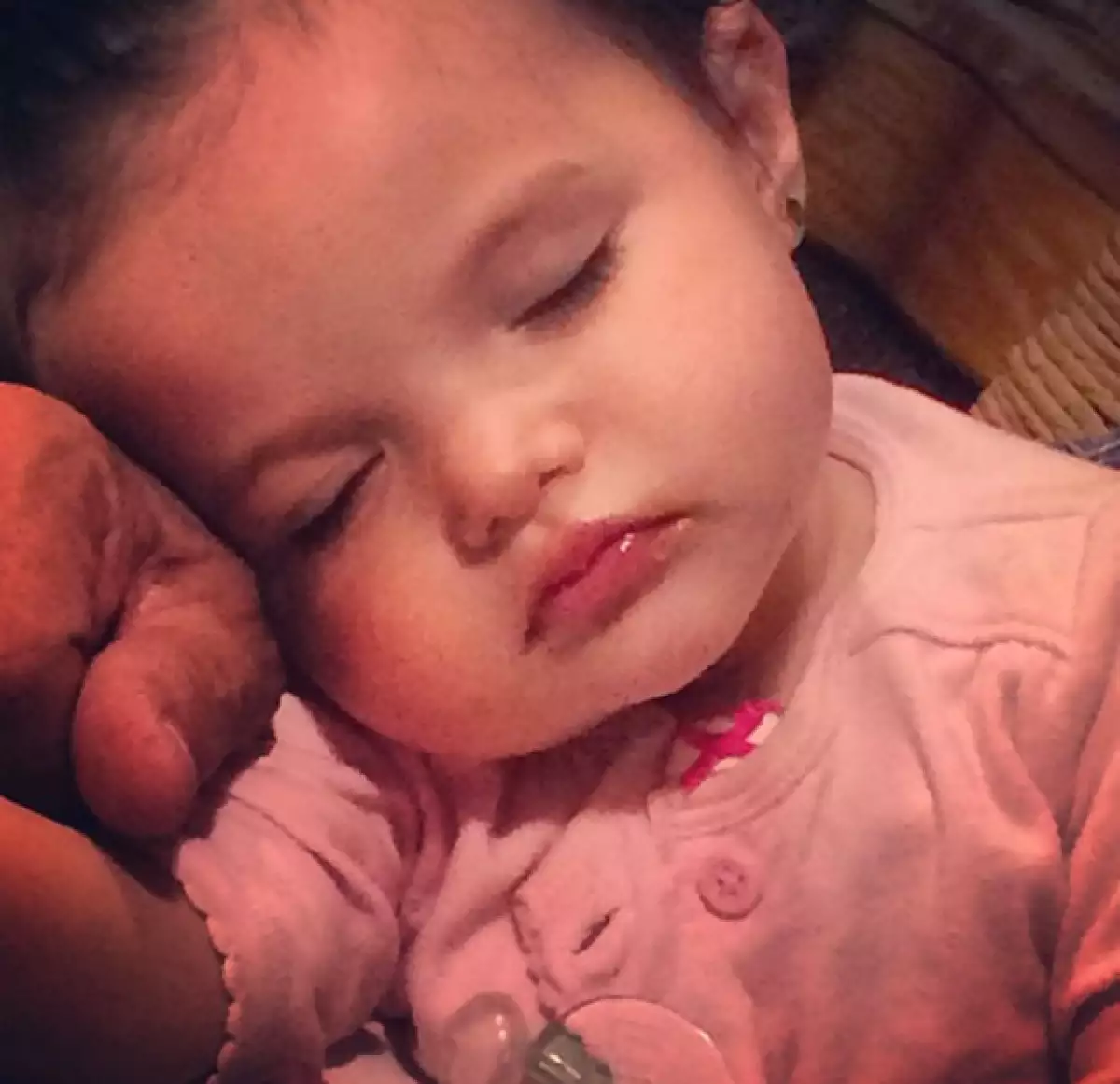 La actriz publicó en Instagram una foto en la que aparece “una Rojas más”, refiriéndose a la bebé adoptiva de su hermana, quien falleció apenas en febrero.