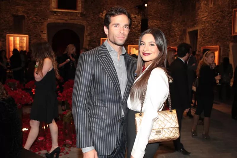 Parece que su relación amorosa ya es evidente y es que ayer por la noche acudieron juntos -y de la mano- a la inauguración de la expo de Pedro Torres.