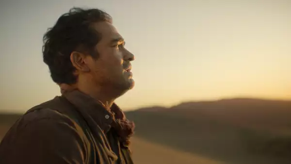 Alfonso Herrera (Esteban Trueba).png