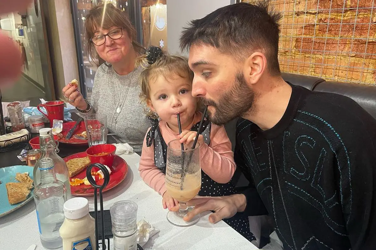 La hija del fallecido Tom Parker, de The Wanted, cree que su papá está de gira