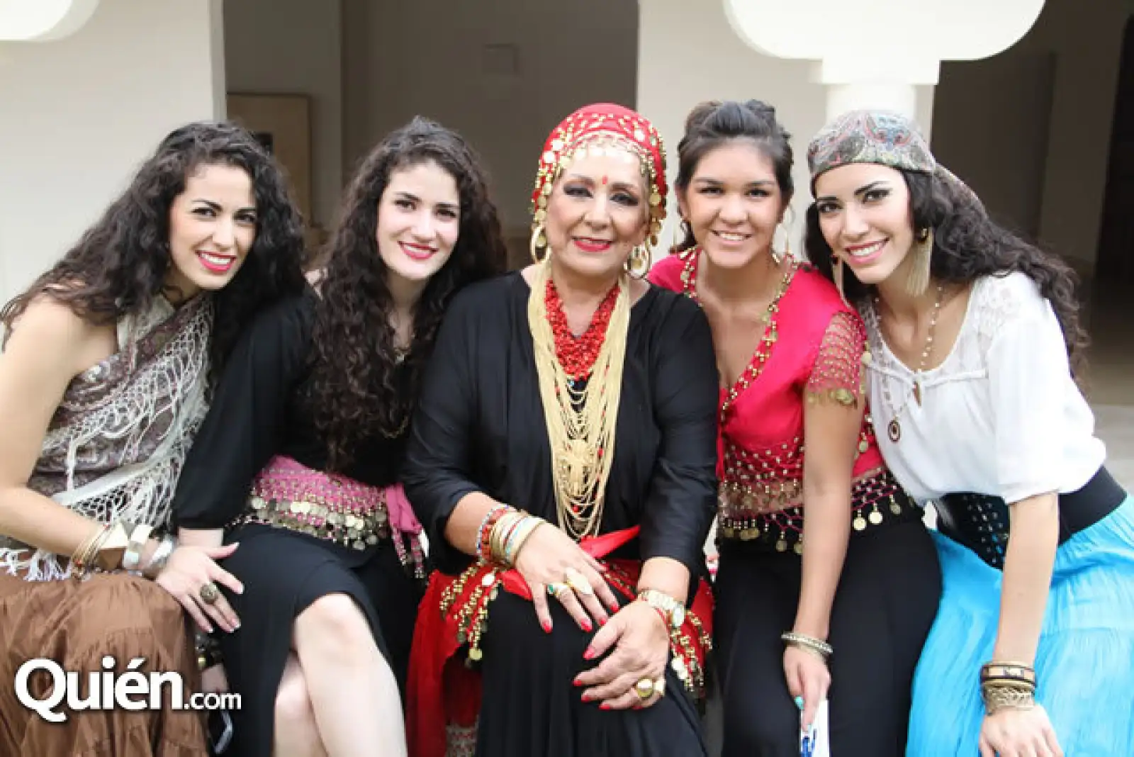 Elba con sus nietas: Alejandra y Ana Karina Castellanos, Mariana Mc Kee y Ana Laura Castellanos