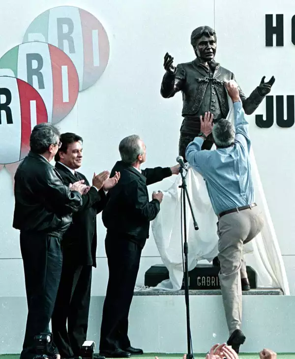 Develación de estatua