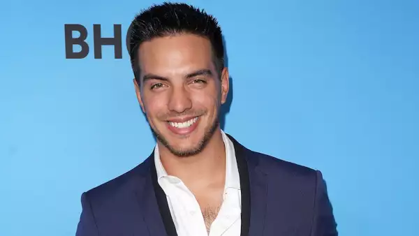 Vadhir Derbez