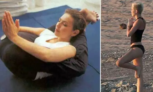 Thalía compartió esta complicada posición de Yoga en su Twitter, mientras que Miley en sus vacaciones aprovechó la playa para practicar algunas posiciones.