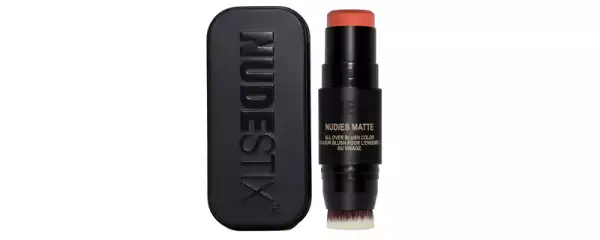 NUDESTIX BLUSH-sofia richie-boda-maquillaje-productos-look-natural.jpg