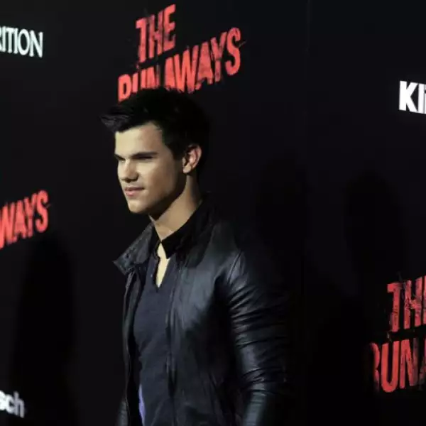 En la premiere de la película The Runaways en el Teatro Arclight en Hollywood, California.