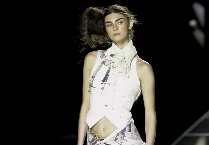 Christian Dior - Runway - Spring/Summer 2000 Paris Haute Couture Fashion Week