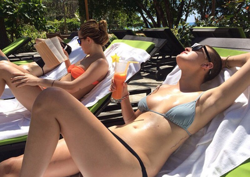 Tallulah Willis publicó recientemente esta foto asoleándose en bikini.