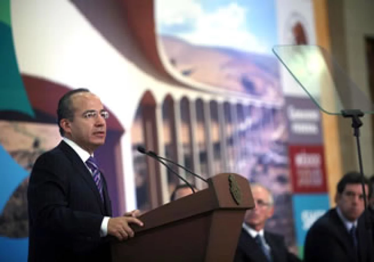 Felipe Calderón dijo que las reformas que enviará al Congreso permitirán aumentar la inversión en infraestructura. (Foto: NTX)