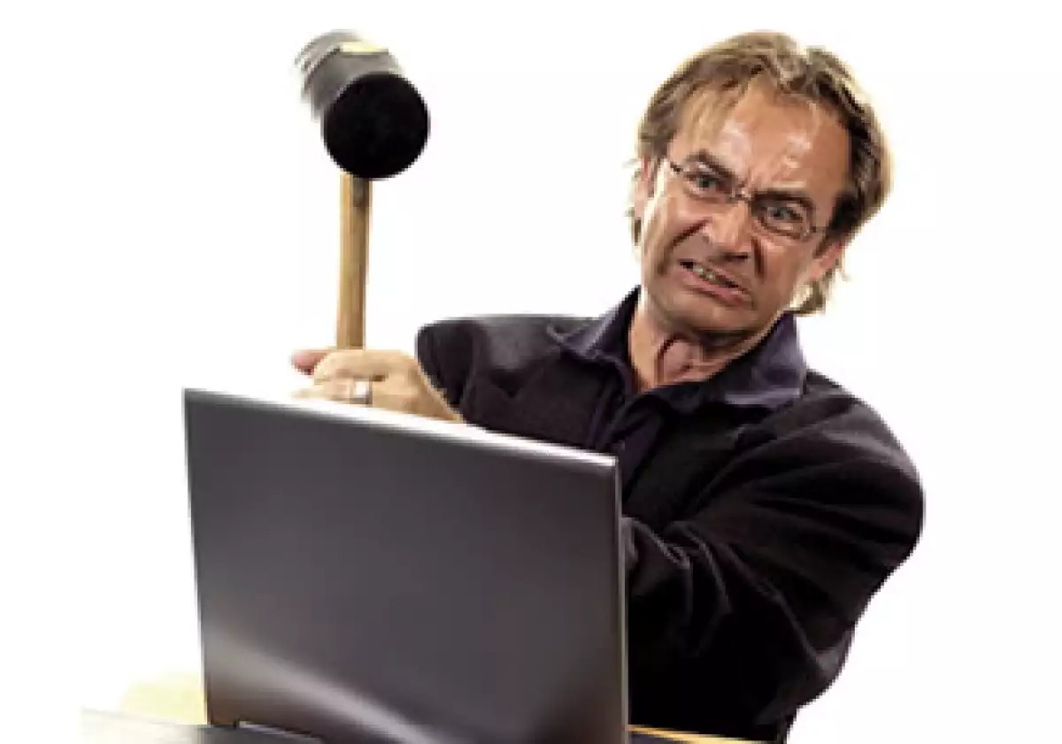 El 56% de los encuestados dijo que si ellos trataban de actualizar o arreglar sus propias PCs temían hacer más daño. (Foto: Photos to Go)