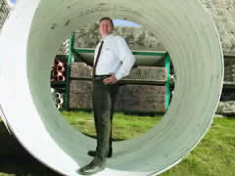 En pie de lucha. Para Francisco Piedra, director de la fabricante de tubos de PVC Durman Esquivel México, Mexichem es un monopolio.(Foto: Gilberto Contreras)