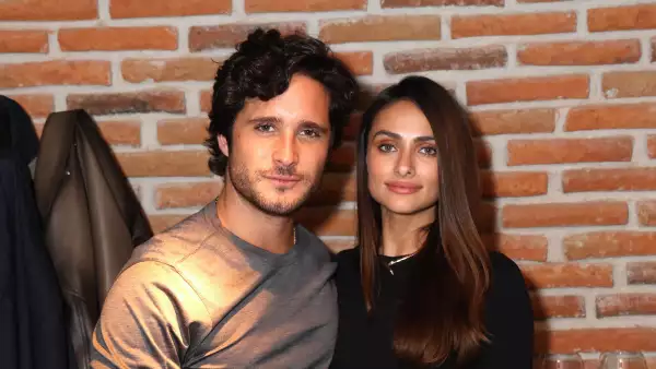 Diego Boneta  y Renata Notni