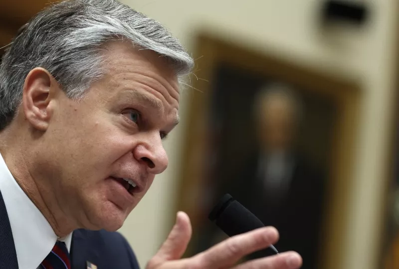 El director del FBI, Christopher Wray, testifica ante el Comité Judicial de la Cámara de Representantes en el edificio de oficinas de la Casa Rayburn el 24 de julio de 2024 en Washington, DC. El director Wray testificó ante el Comité Judicial de la Cámara de Representantes sobre el intento de asesinato del ex presidente de los Estados Unidos, Donald Trump, el 13 de julio, en un mitin de campaña en Pensilvania. (Imagen principal del artículo 'FBI: el atacante de Trump buscó en Google detalles sobre asesinato de Kennedy')