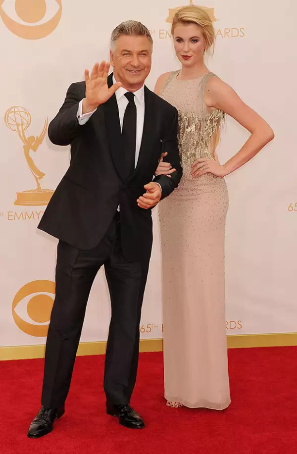 Ireland es producto del matrimonio entre el actor Alec Baldwin y Kim Basinger, quienes se divorciaron en el 2002.