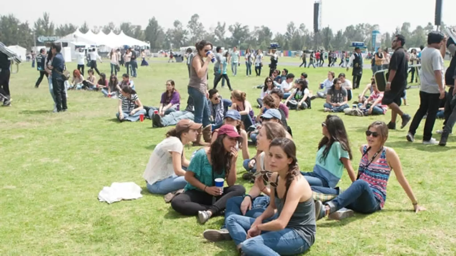 Músicos y aficionados asisten al Corona Capital