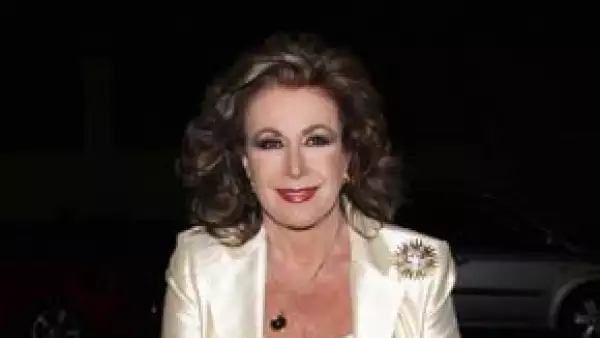 Laura es quien cuida a la abuela, Eva Mange.