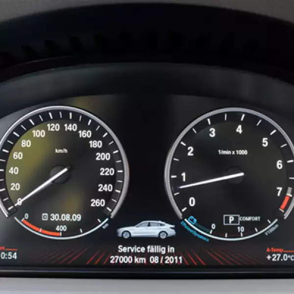 Cuenta con una aceleración de 0–100 km/h  en 6.3 segundos, y su velocidad máxima es de 250 km/h.