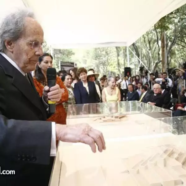 Teodoro González de León