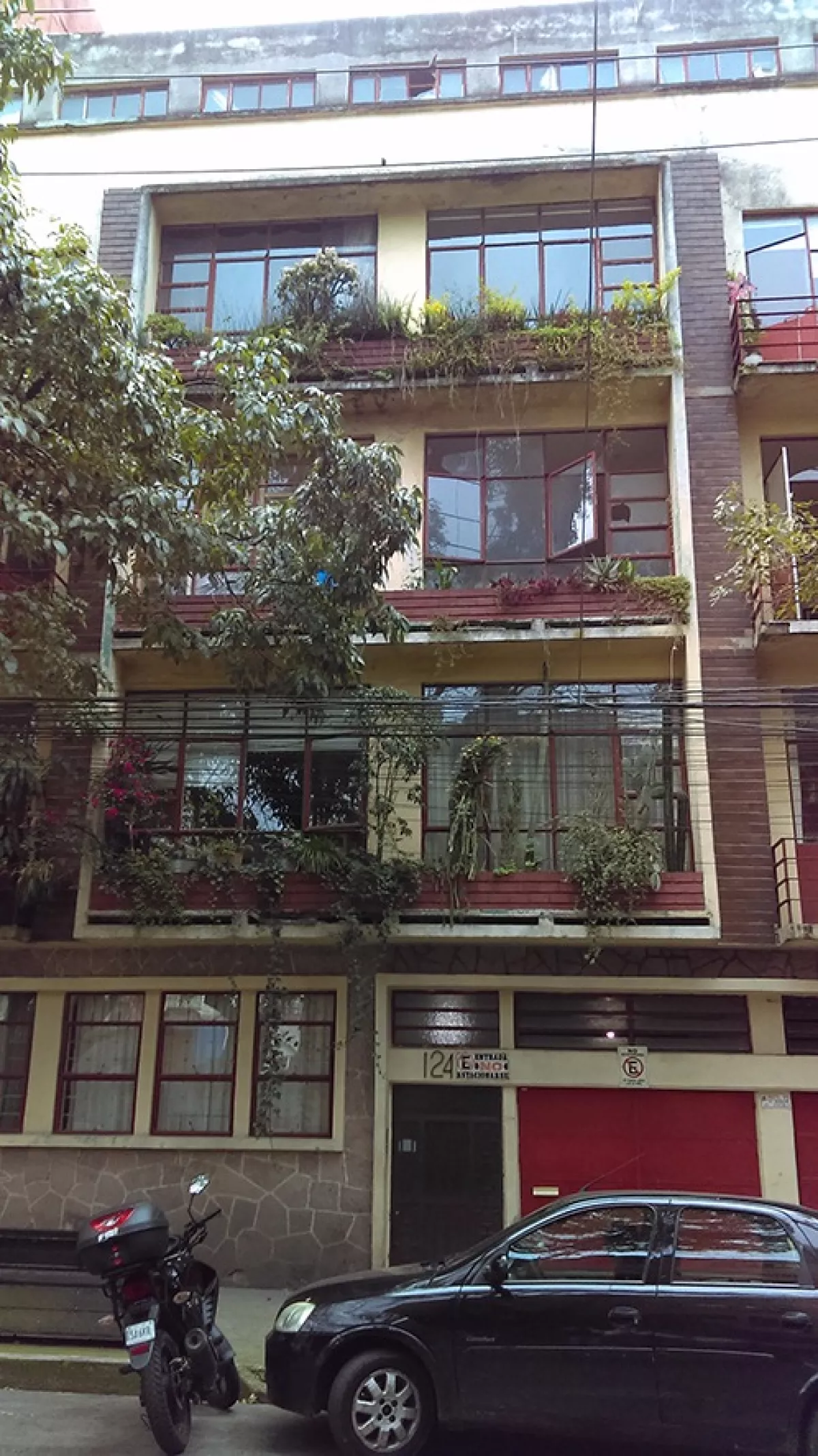 Atlixco 124, colonia Condesa.