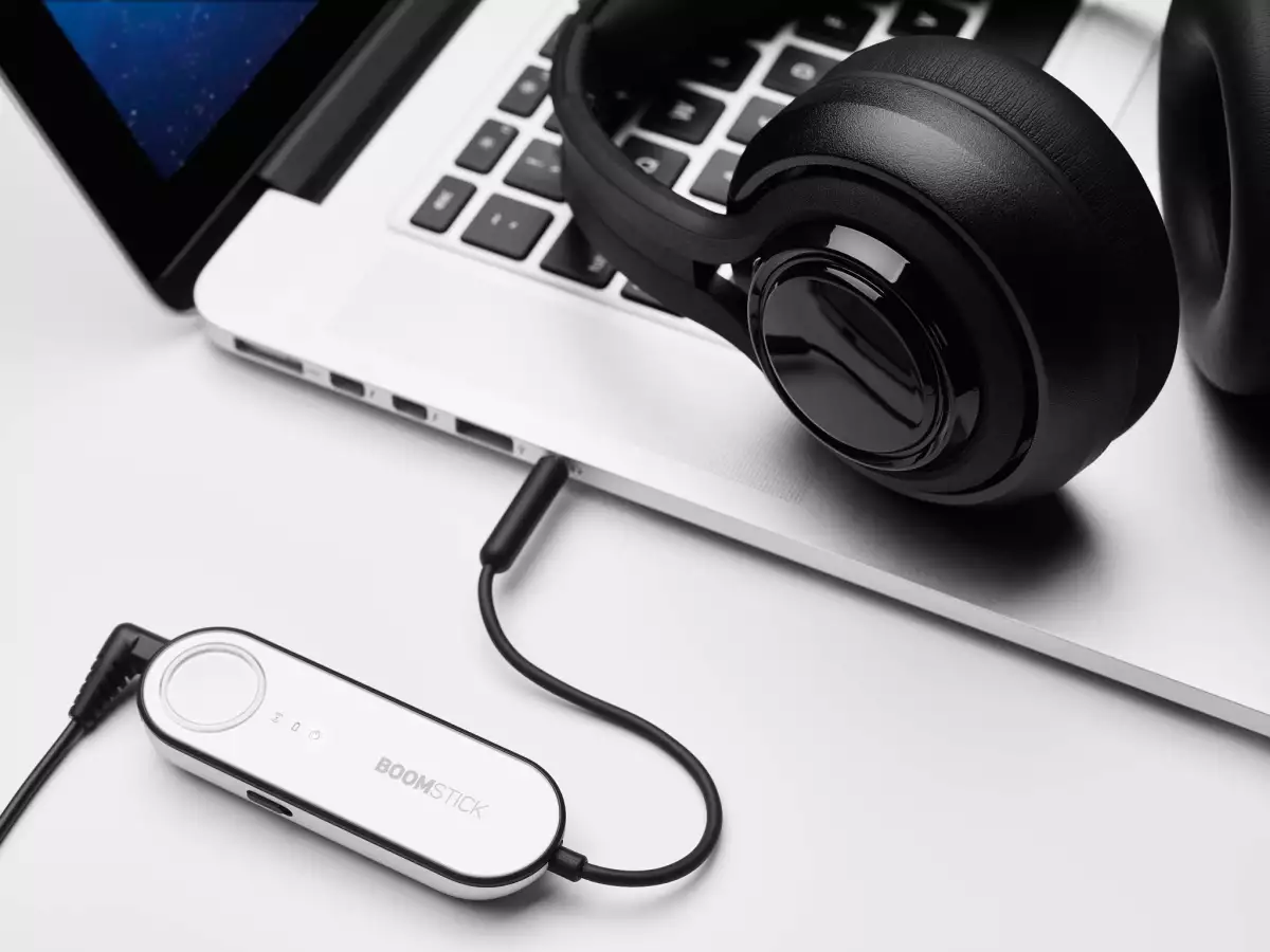 Al momento de probar el Boomstick con diferentes audífonos y dispositivos móviles constatamos los cambios en el sonido.