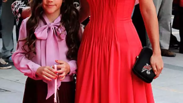 De acuerdo con la mamá de Salma Hayek, la niña de ocho años tiene talento para el canto y ya ha expresado su interés por dedicarse a la música.