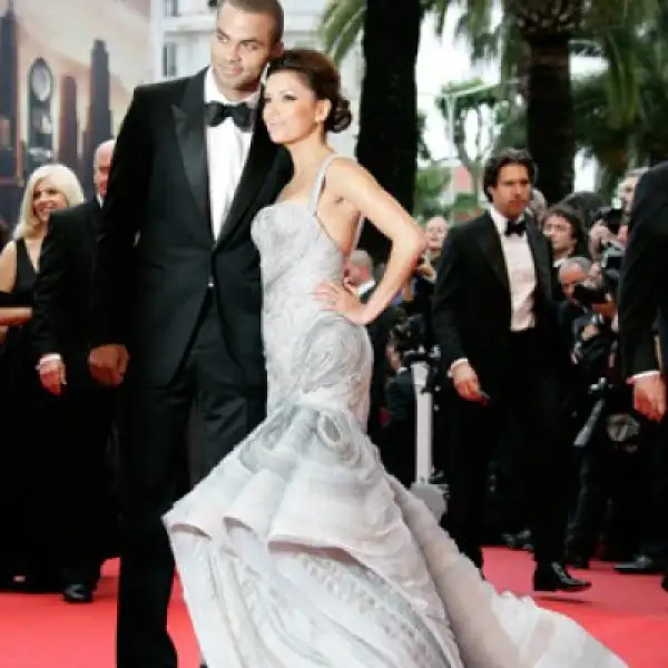 Muy guapos, Eva Longoria y Tony Parker pasaron por la alfombra roja antes de la presentación de la cinta Bright Star.