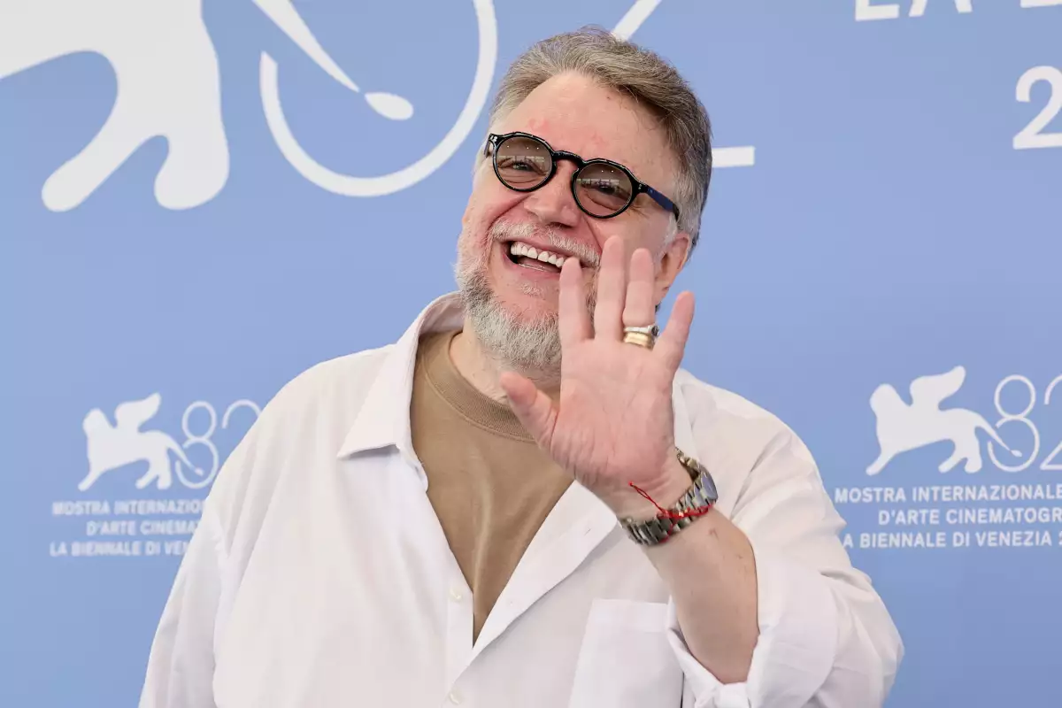Guillermo del Toro presenta Frankenstein en el Festival de Cine de Venecia. 