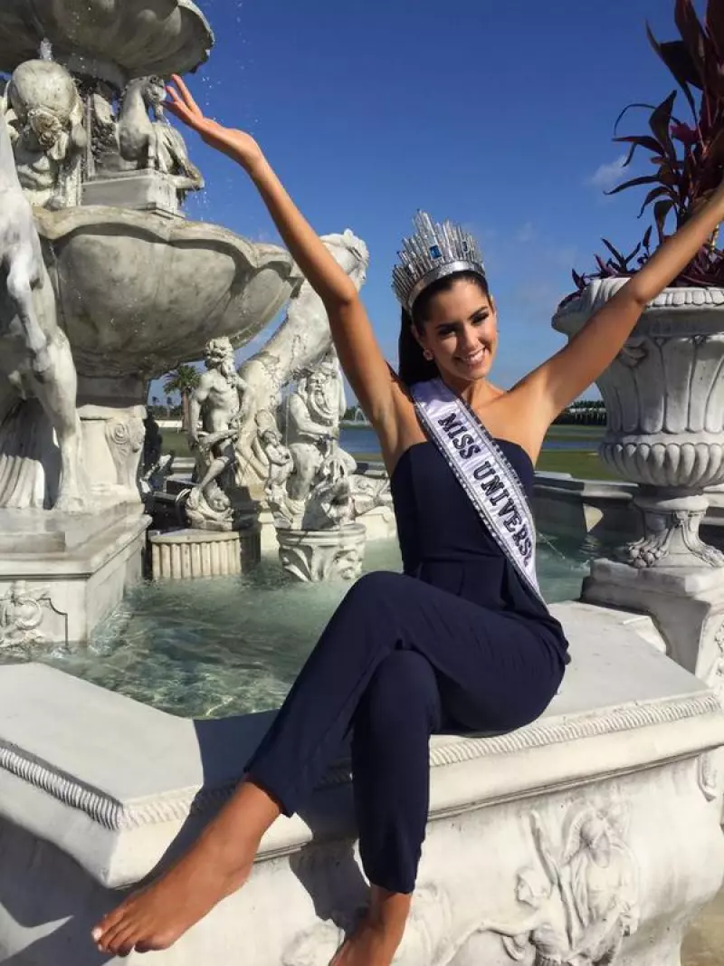 No cabe duda, Paulina Vega es toda una belleza, pero sus primeras fotos oficiales podrían haber revelado que la colombiana tiene un detalle no tan estético en su pie izquierdo.