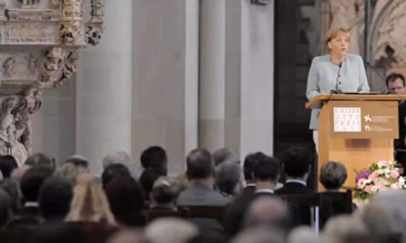 Ángela Merkel asegura que sería imposible la salida de Grecia de la eurozona desde el punto de vista tanto técnico como legal. (Foto: AP)