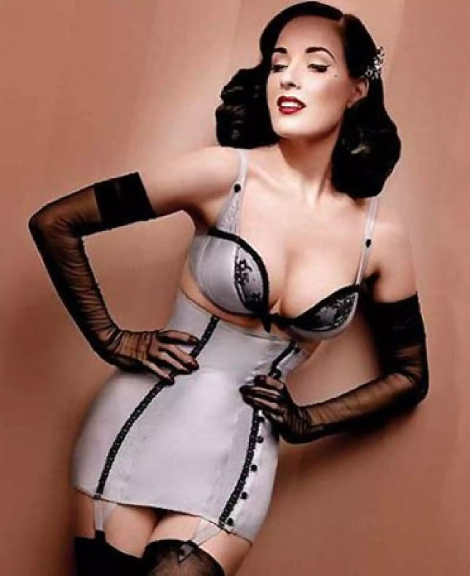 ‘Cada mujer necesita tener un momento de belleza consigo misma. La lencería no debería ser algo que te pongas sólo para tu amante - lo debes hacer por ti’ explicó la stripper a la publicación.