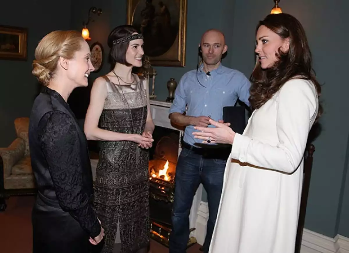 Joanne Froggatt de Downton Abbey reveló que al encontrarse de frente con la esposa del príncipe William no pudo contener sus nervios y expresar un comentario fuera de lugar. ¿Cómo reaccionó Kate?