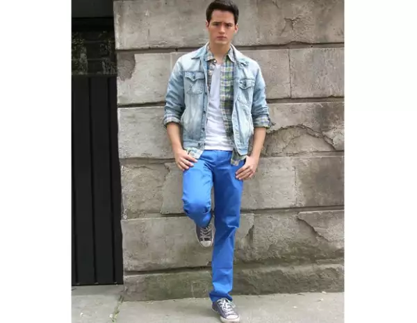 El actor Martín Barba apoya la industria de la moda mexicana, así que acostumbra comprar su ropa en las tiendas de diseñadores jóvenes de la colonia Roma.