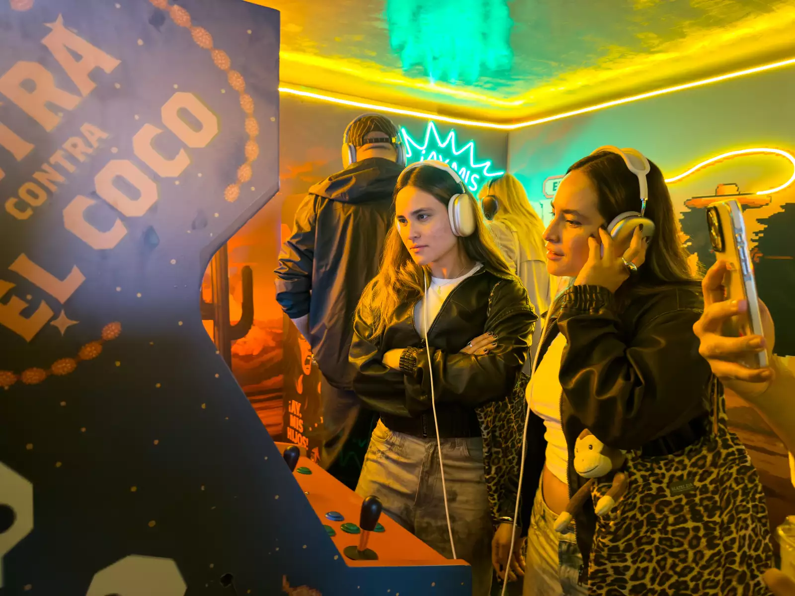 MAJO & DANIELA RAYO.jpg