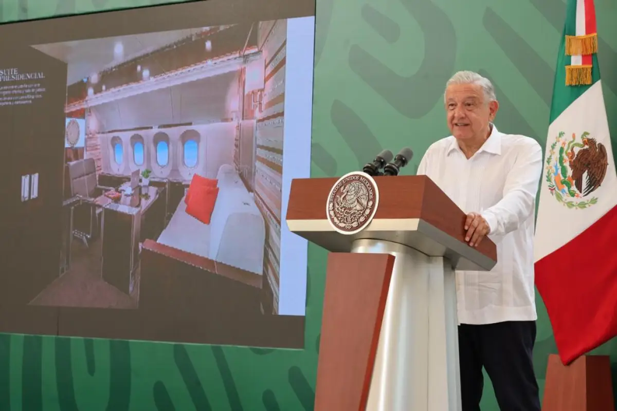 amlo-avión-mañanera.jpeg