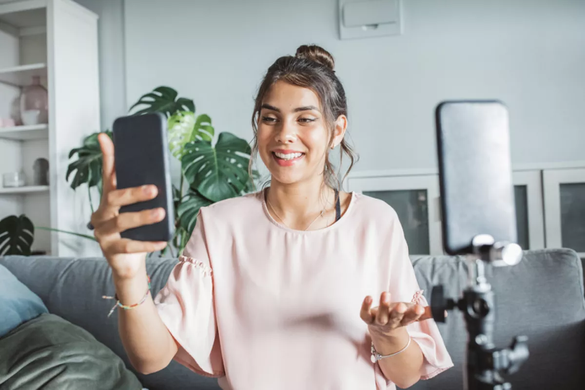 Centennials creen más en influencers que en políticos