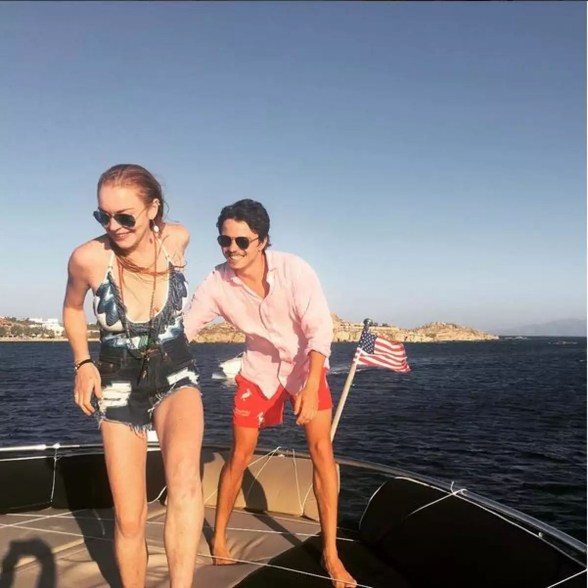 La pareja ha dejado ver la química que hay entre ellos en sus vacaciones por Grecia.