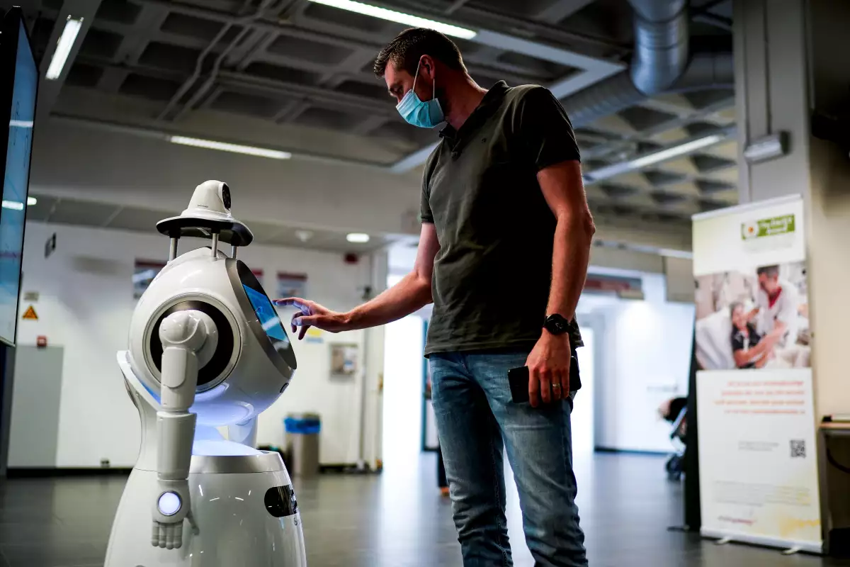 Robot de Zorabot BELGIUM-HEALTH-VIRUS-ROBOT
