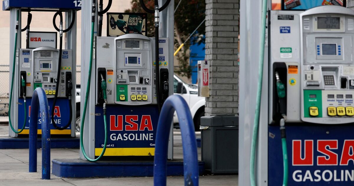 Trump busca eliminar el impuesto a la gasolina por alza de precios

El presidente de Estados Unidos intentará atenuar el aumento de los precios de los energéticos por la guerra con Irán.