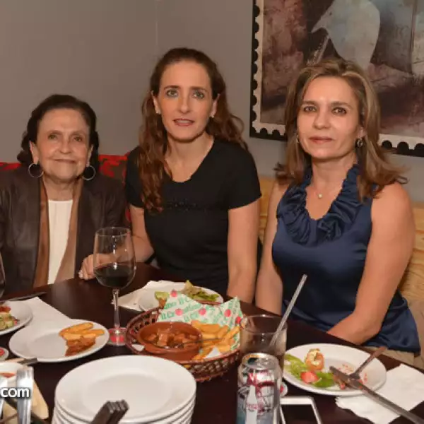 Gabriela de Gómez, Paula Gómez y Magallie Padilla