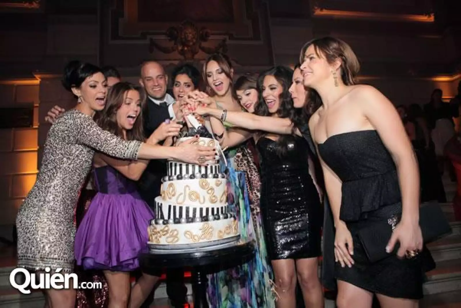 Celina Del Villar,Dominika Paleta,Claudia Álvarez,Manuel Rivera,Paola Núñez,Eiza González,Irene Azuela,Gloria Calzada,Karina partieron el pastel