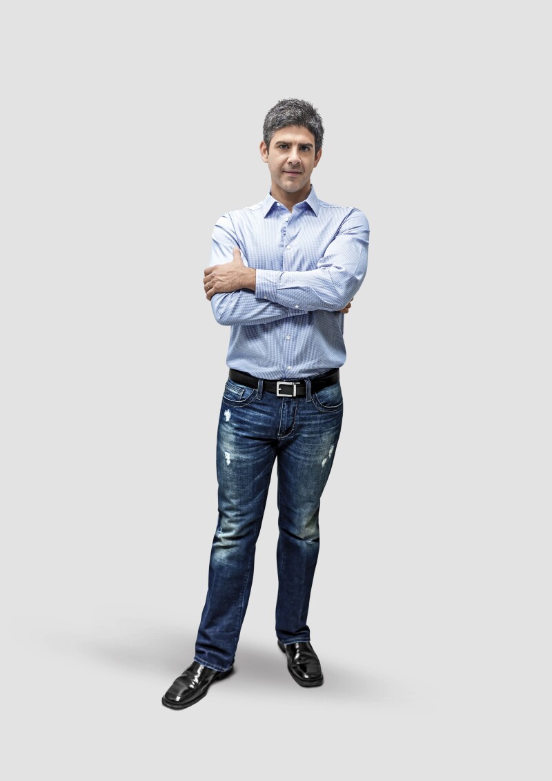 Es cofundador y CMO de Curey, una plataforma creada para democratizar la medicina.