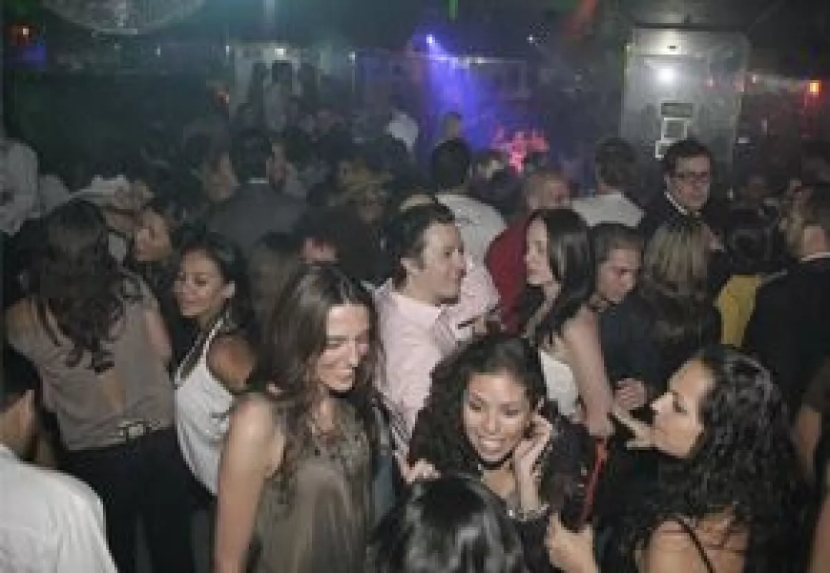 El Love, uno de los antros que se ha visto afectado por el brote de influenza.