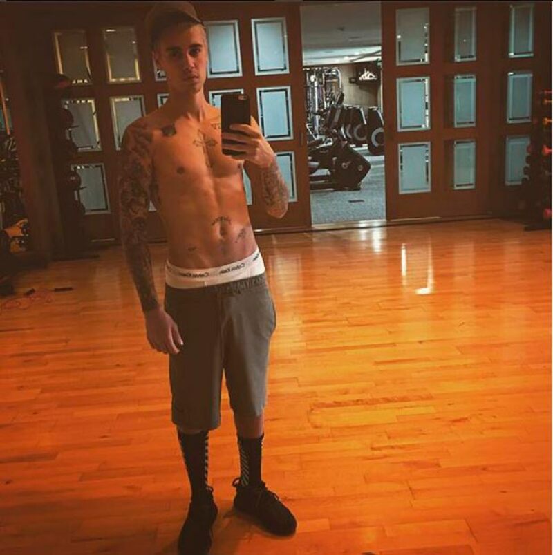 El cantante tiene un autobús equipado como un gimnasio para nos descuidar su cuerpo durante sus giras.
